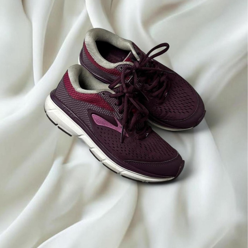 Brooks Dyad 10 purple running shoes athletic workout y2k mcbling fairy boho